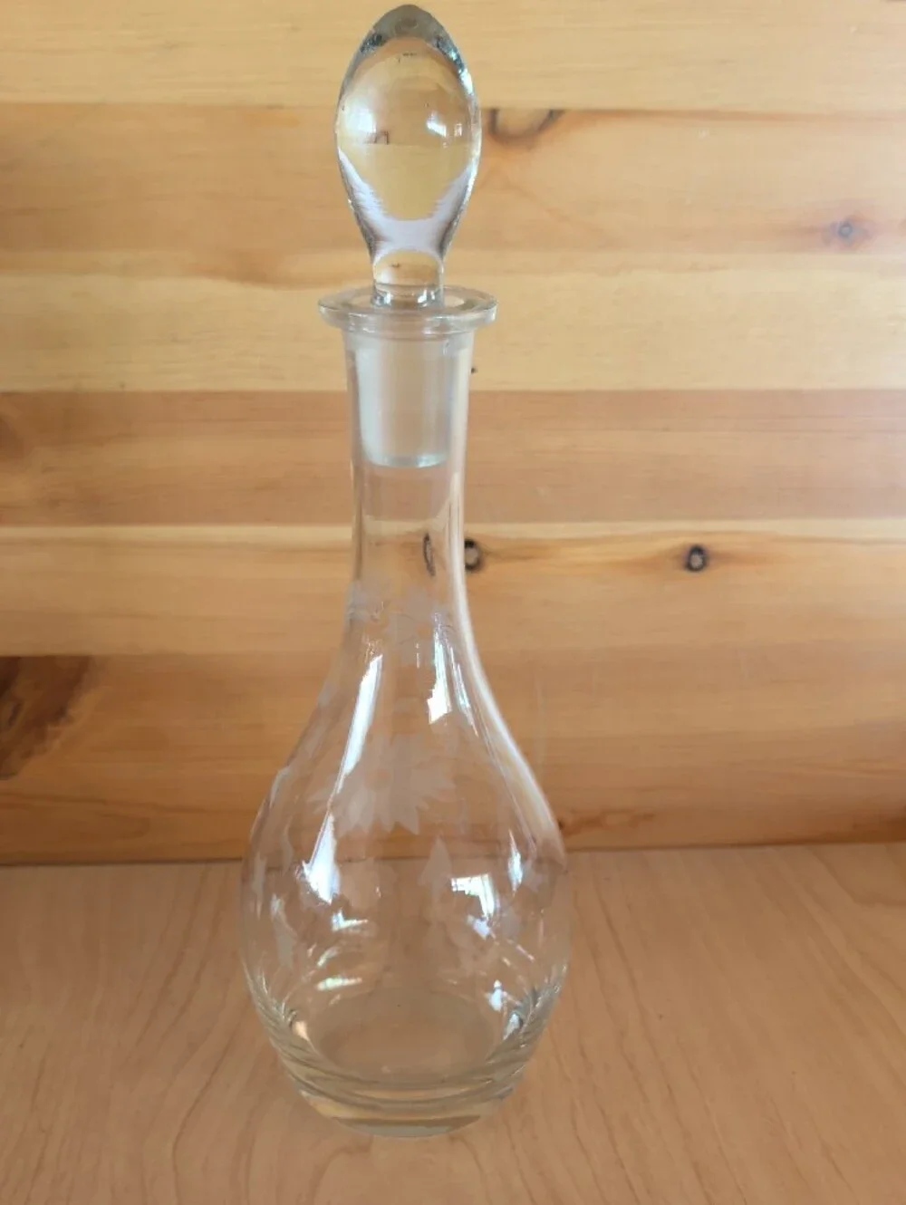 VTG. Beautiful, Etched Glass Decanter with Stopper - Clear Floral Design